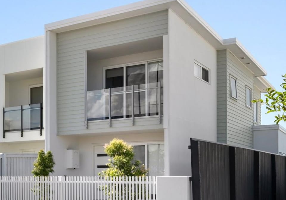Immaculate Terrace Living with Space to Relax