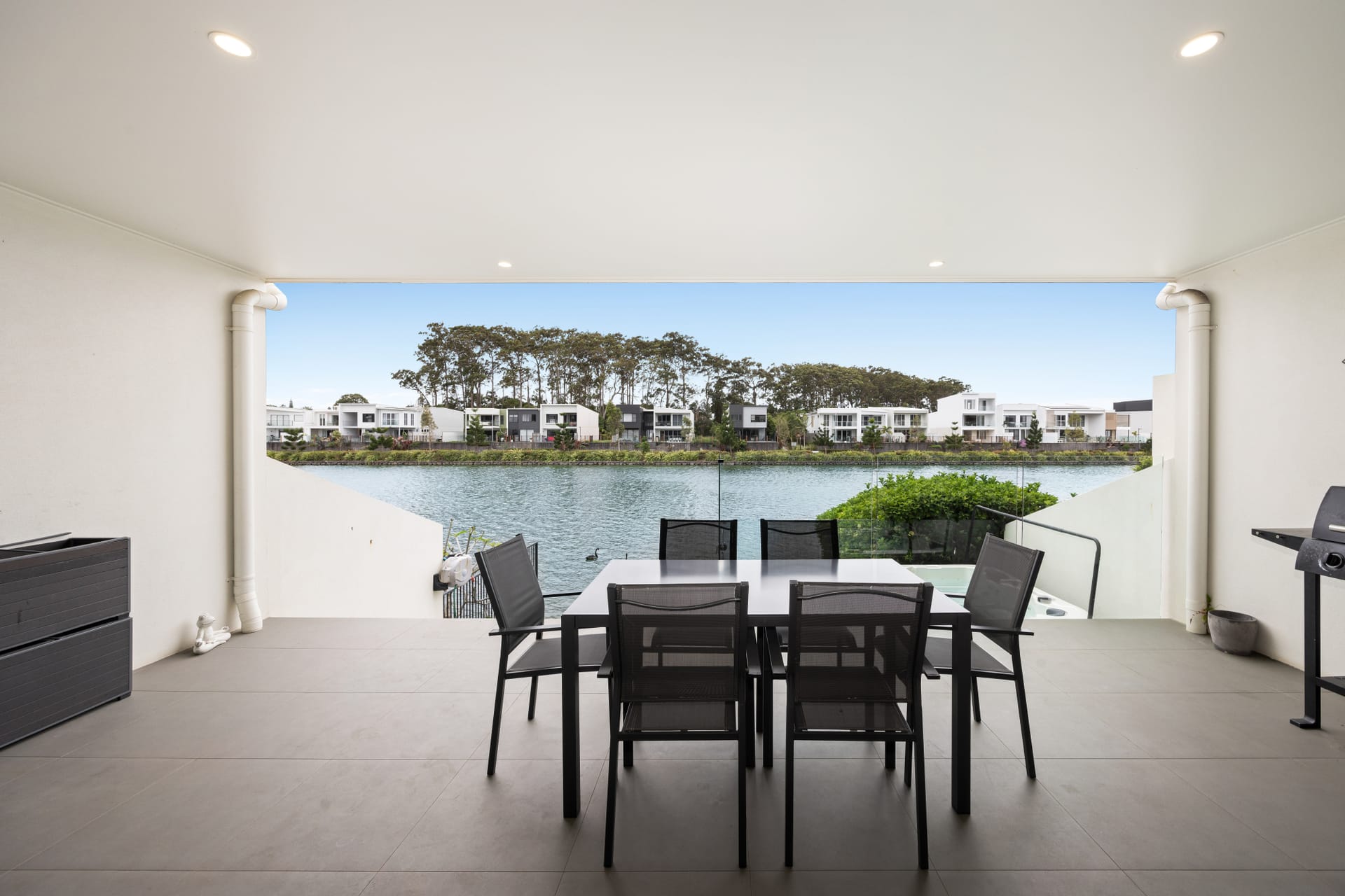 North Facing Waterfront: Light-Filled Designer Living