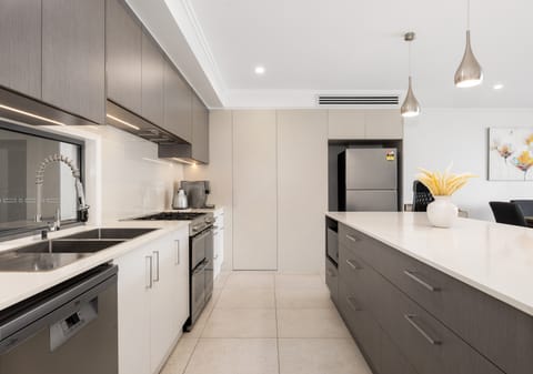 North Facing Waterfront: Light-Filled Designer Living