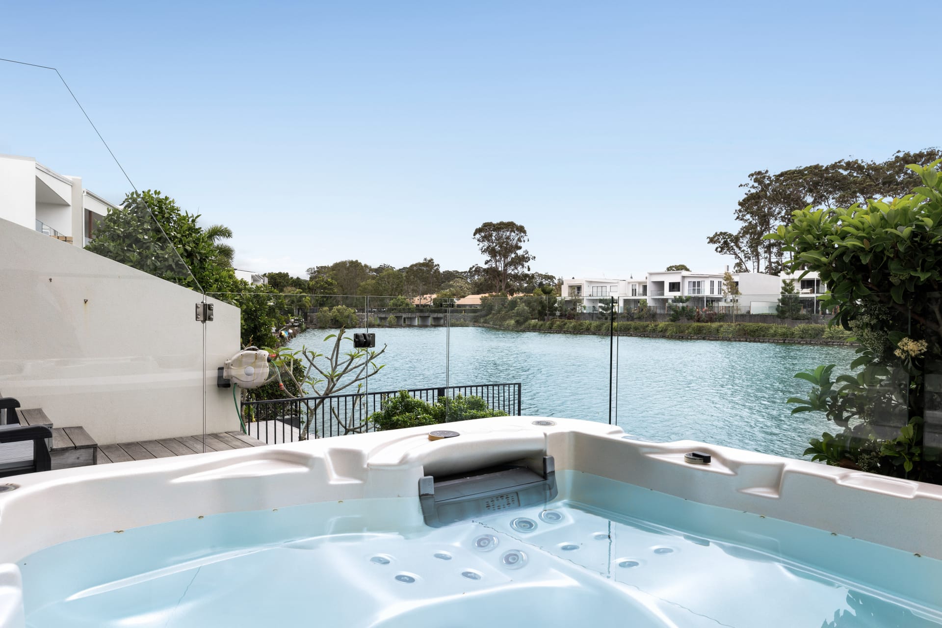 North Facing Waterfront: Light-Filled Designer Living
