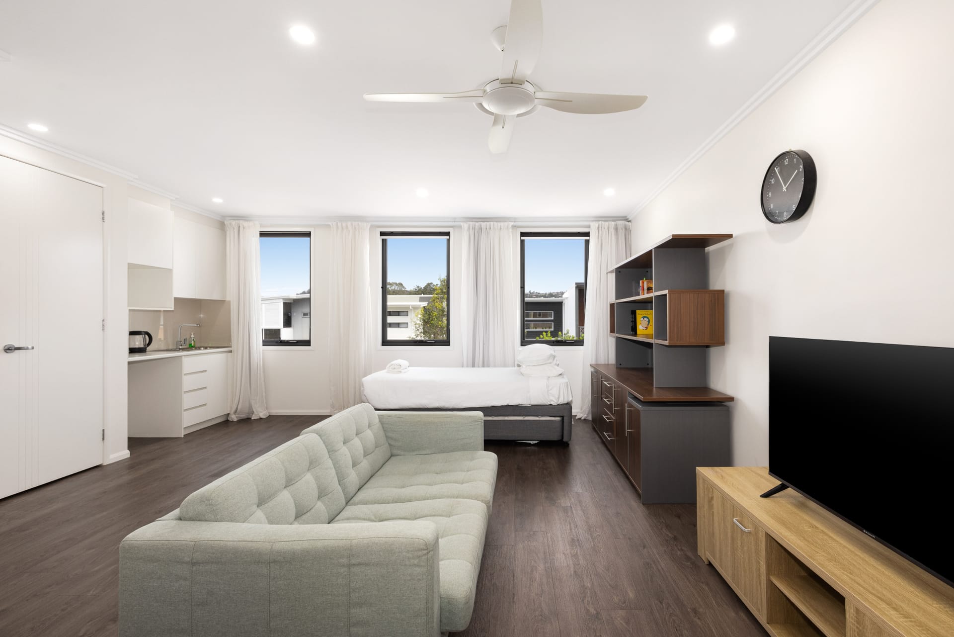 North Facing Waterfront: Light-Filled Designer Living