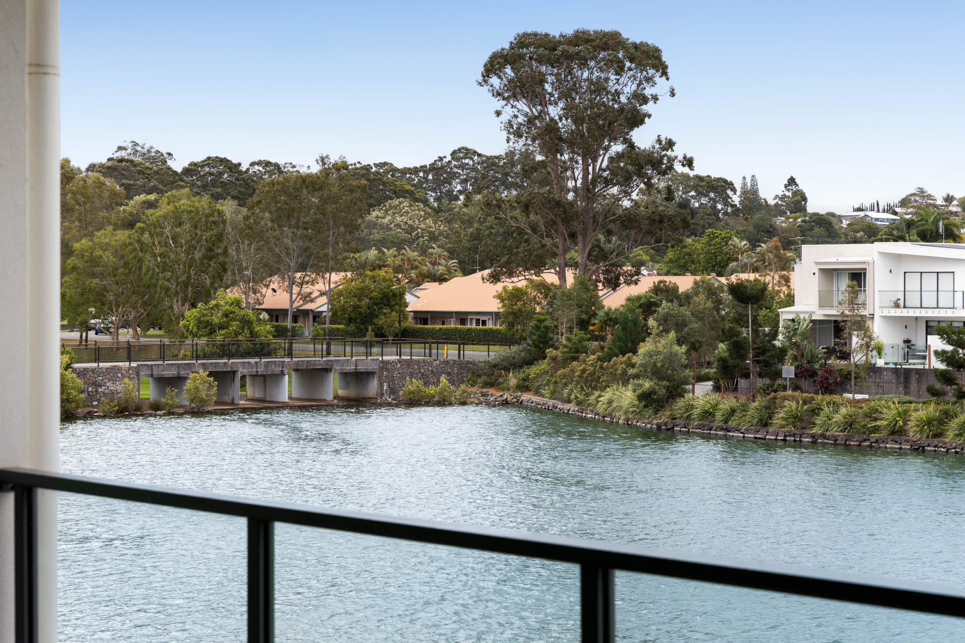 North Facing Waterfront: Light-Filled Designer Living