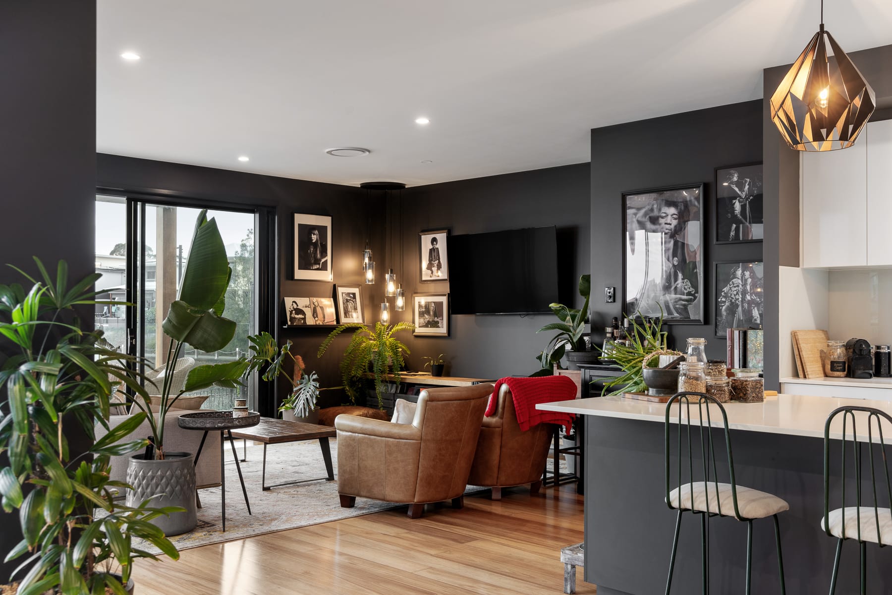 Birtinya Bliss: Luxe Waterfront Living Awaits…