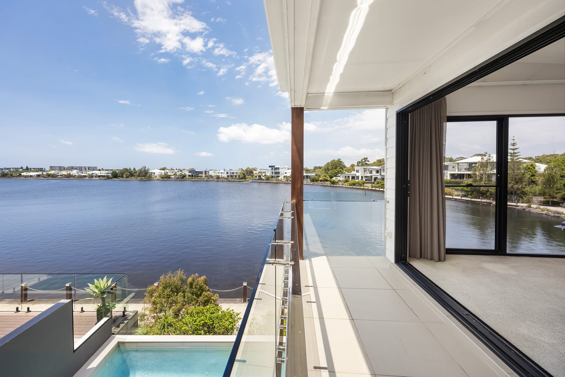 Birtinya Bliss: Luxe Waterfront Living Awaits…