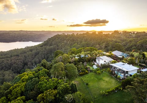 RIDGELINE LIVING WITH VIEWS THAT STOP YOU IN YOUR TRACKS