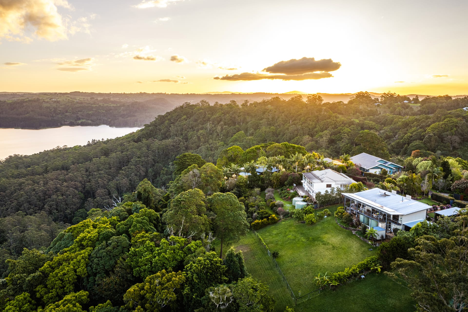 RIDGELINE LIVING WITH VIEWS THAT STOP YOU IN YOUR TRACKS