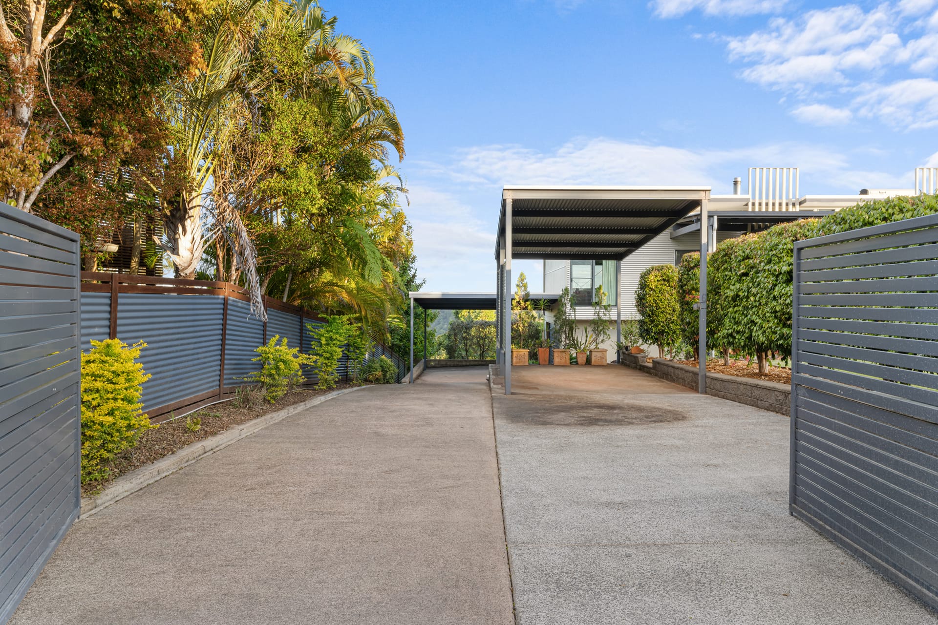 RIDGELINE LIVING WITH VIEWS THAT STOP YOU IN YOUR TRACKS