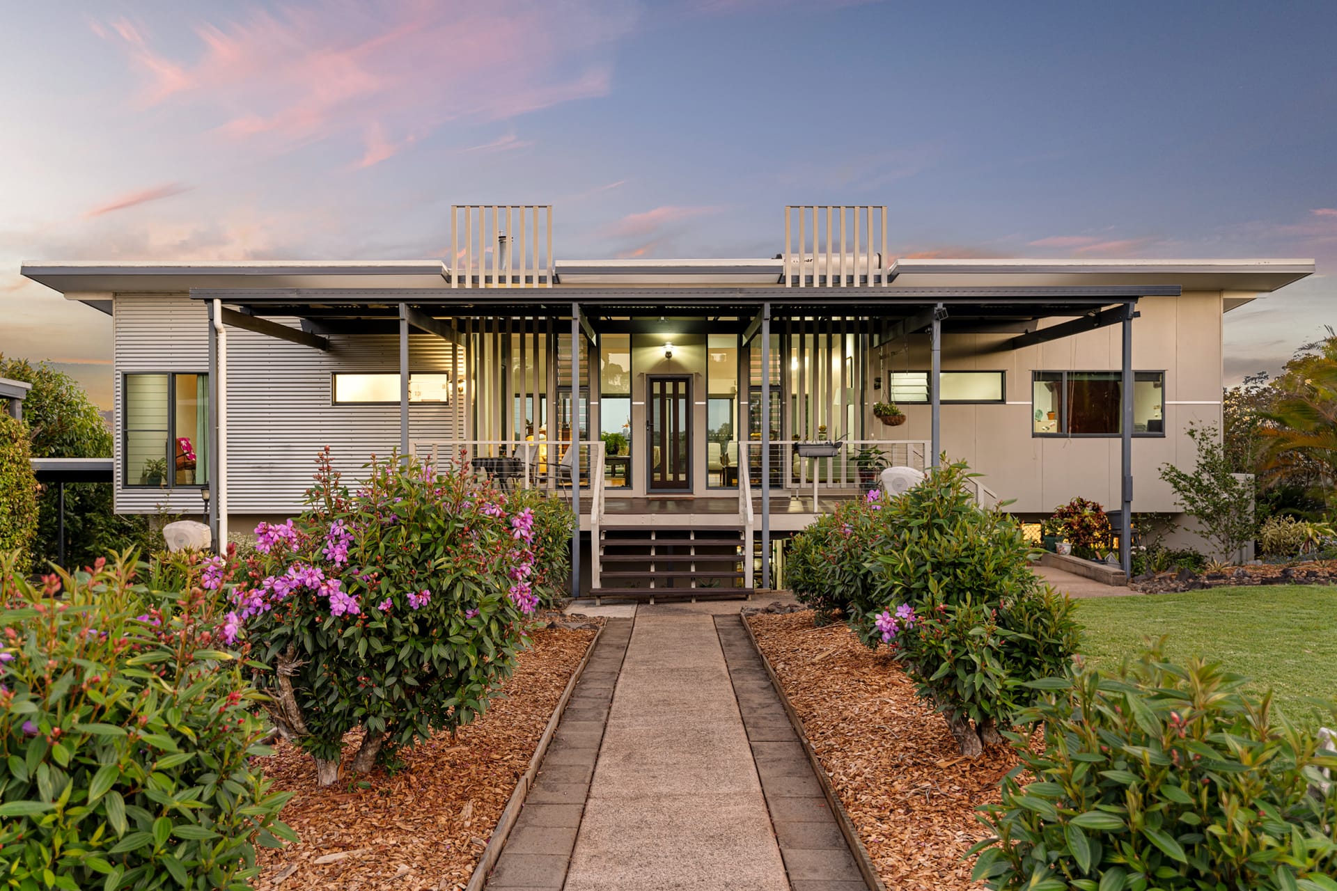 RIDGELINE LIVING WITH VIEWS THAT STOP YOU IN YOUR TRACKS