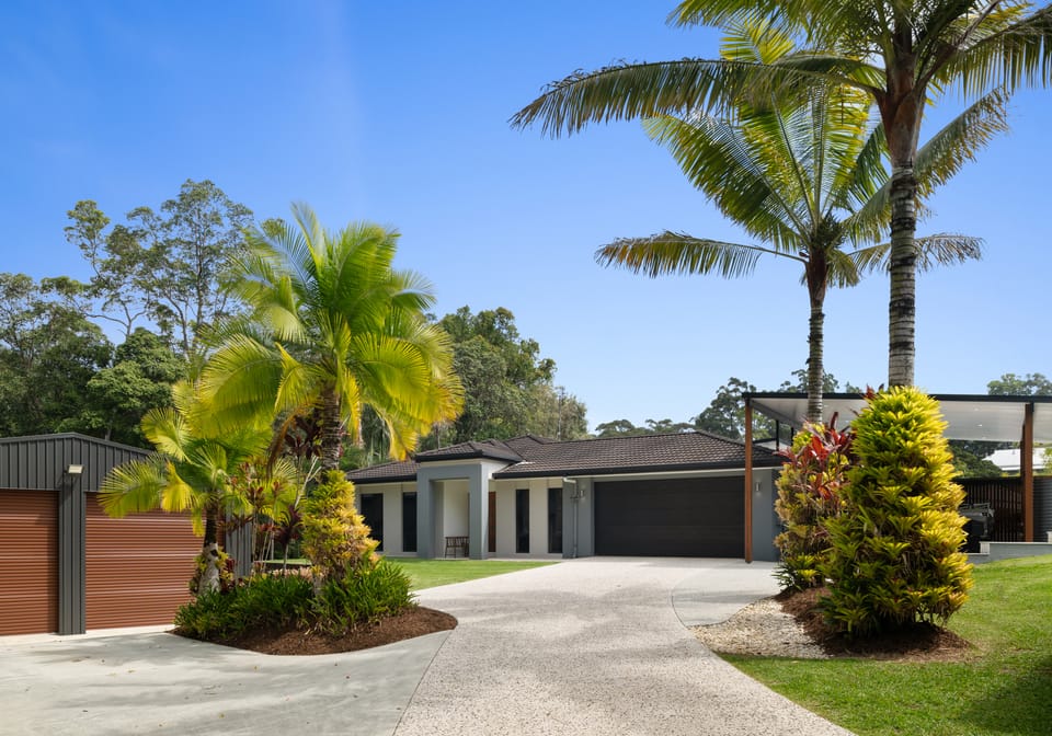 Private Lifestyle Retreat with Pool, Shed & Rainforest Setting