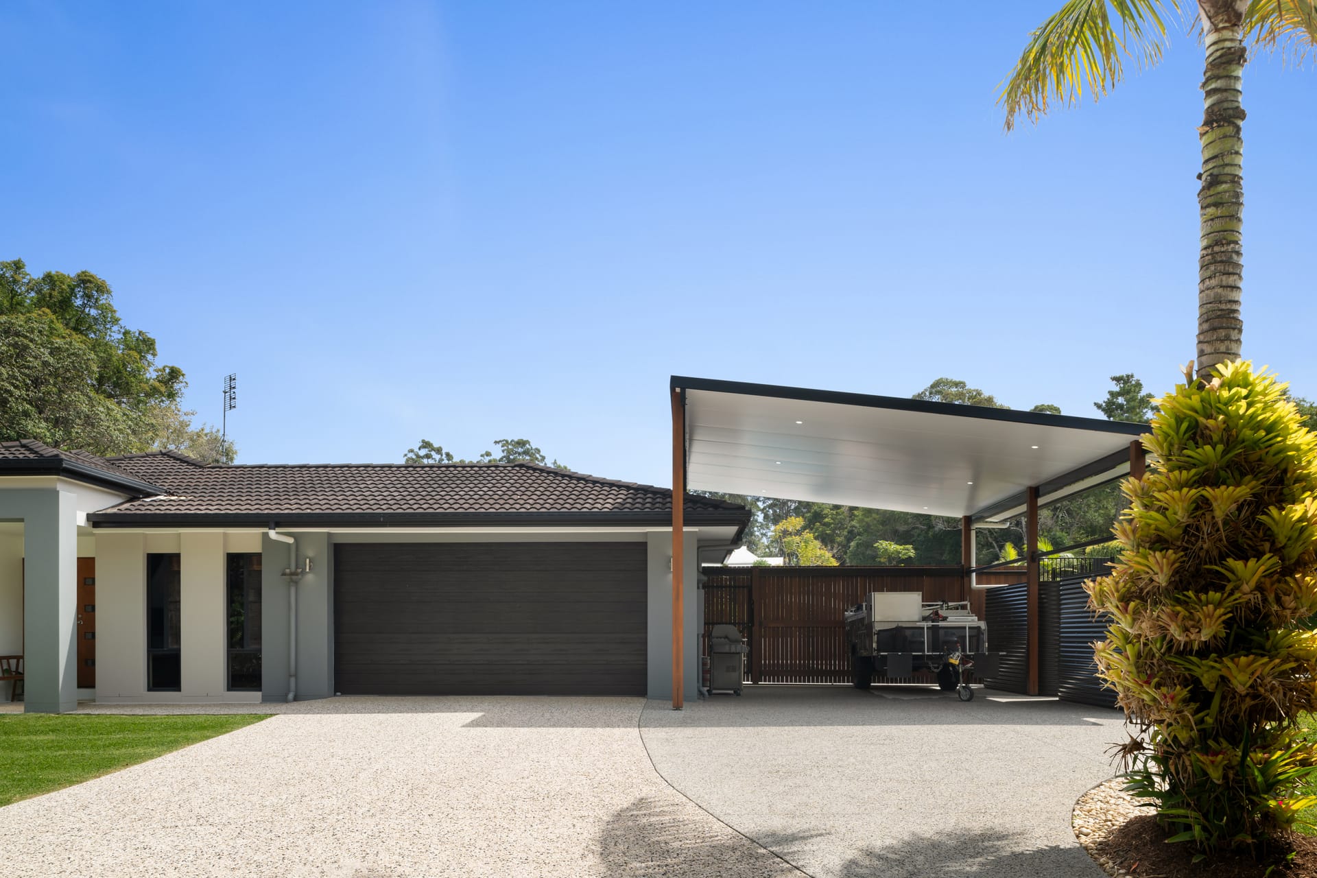 Private Lifestyle Retreat with Pool, Shed & Rainforest Setting