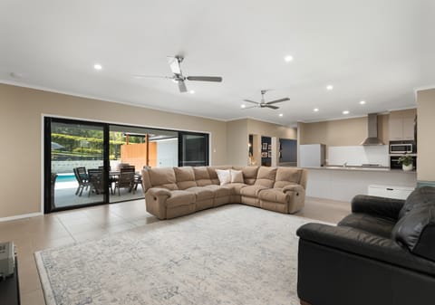 Private Lifestyle Retreat with Pool, Shed & Rainforest Setting