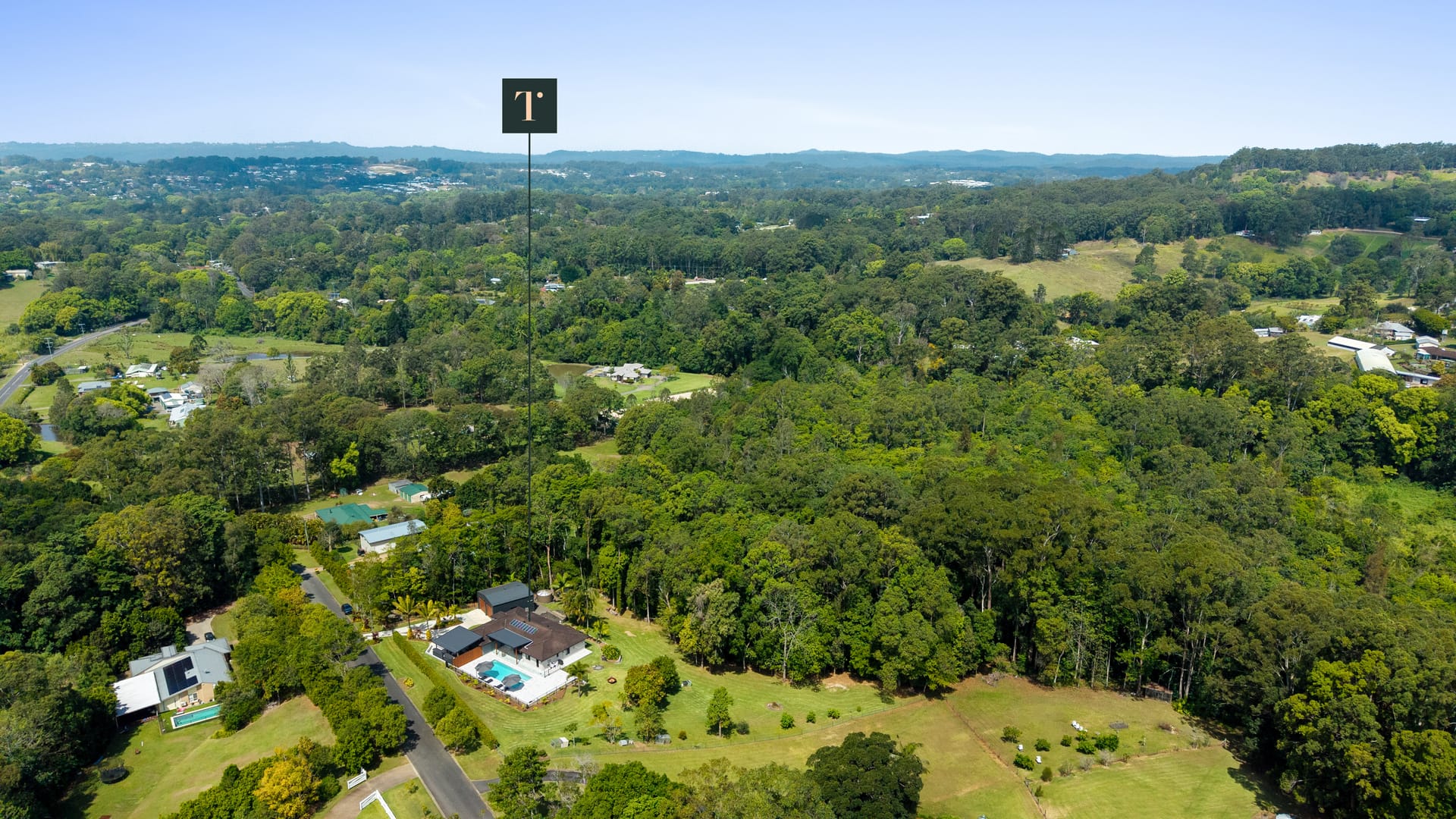 Private Lifestyle Retreat with Pool, Shed & Rainforest Setting