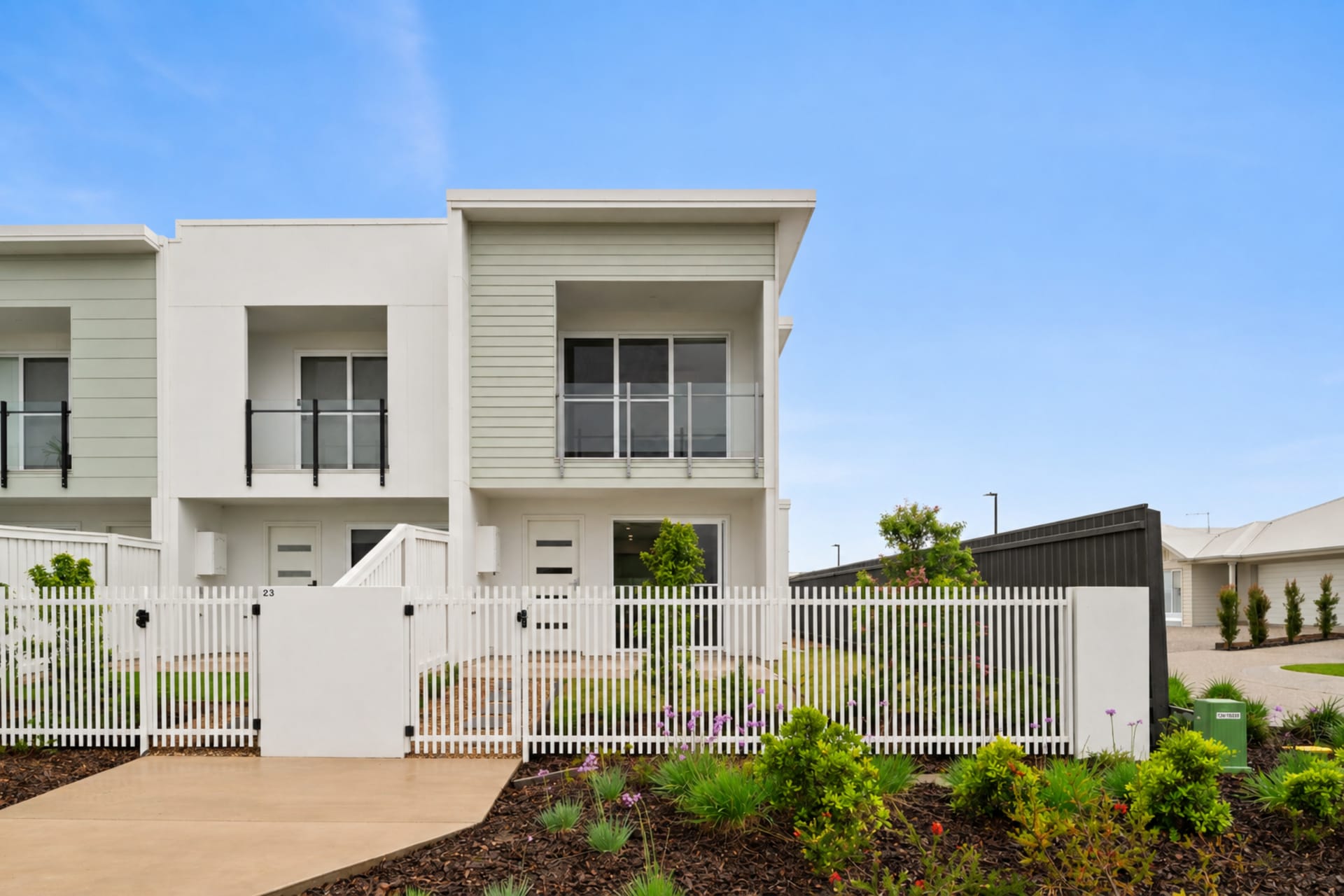 Immaculate Terrace Living with Space to Relax
