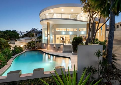 SOLD UNDER THE HAMMER - BY CRAIG PORTER