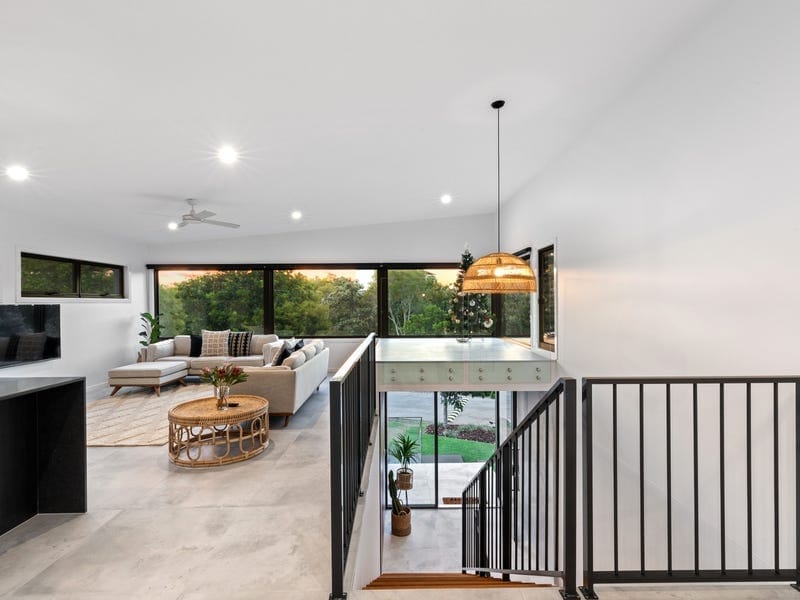 BEACHSIDE PERFECTION - CONTEMPORARY, CHIC, CUSTOMISED!