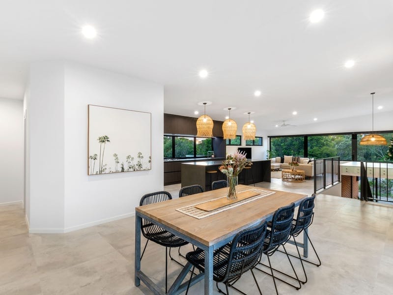 BEACHSIDE PERFECTION - CONTEMPORARY, CHIC, CUSTOMISED!