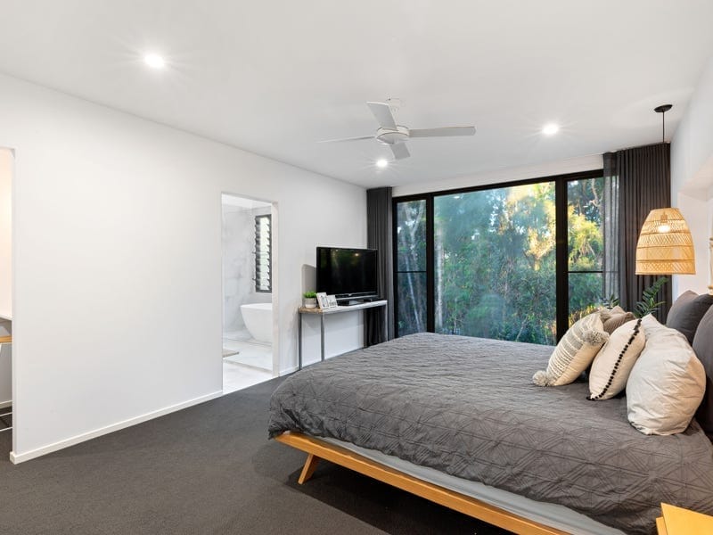 BEACHSIDE PERFECTION - CONTEMPORARY, CHIC, CUSTOMISED!
