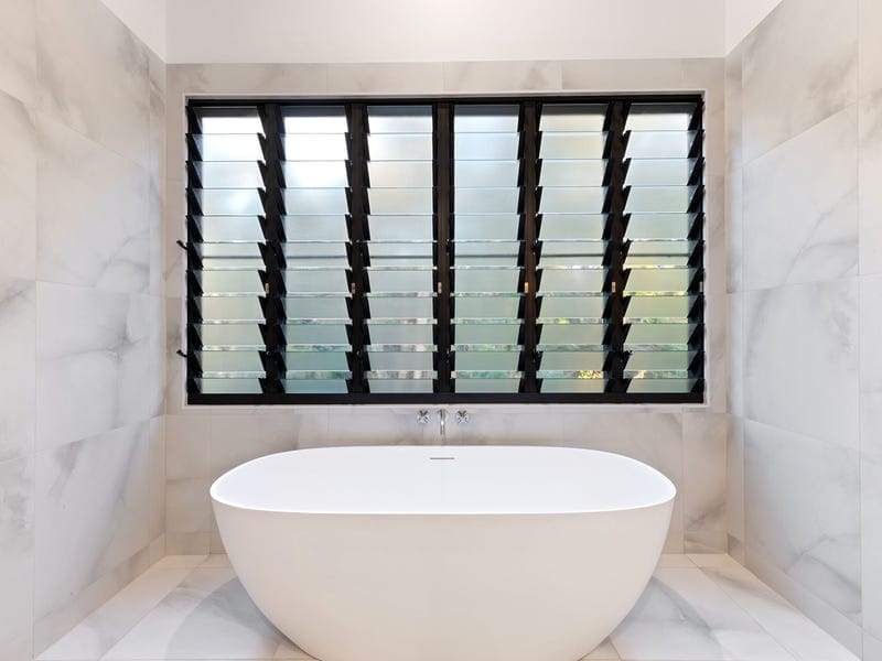 BEACHSIDE PERFECTION - CONTEMPORARY, CHIC, CUSTOMISED!