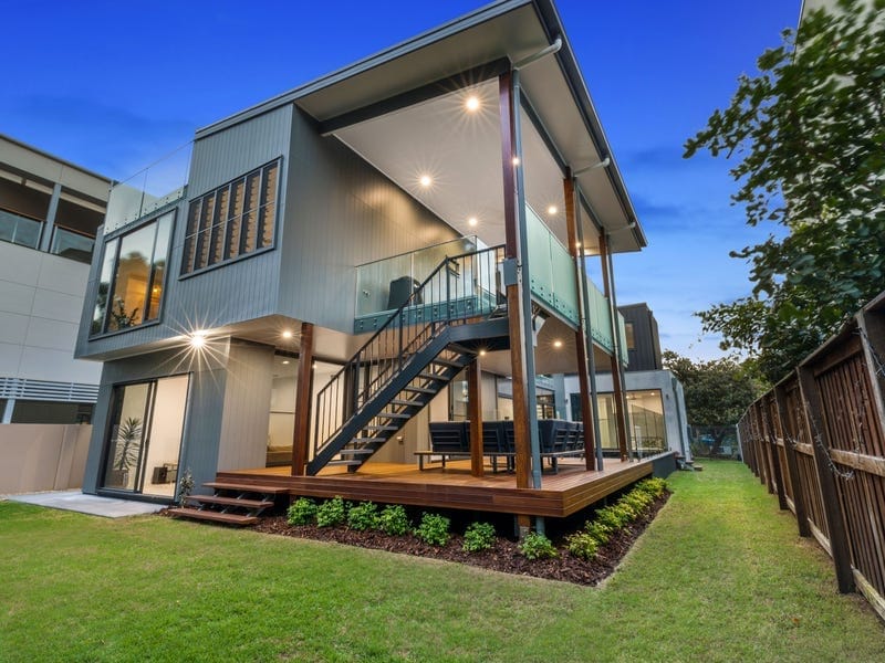 BEACHSIDE PERFECTION - CONTEMPORARY, CHIC, CUSTOMISED!