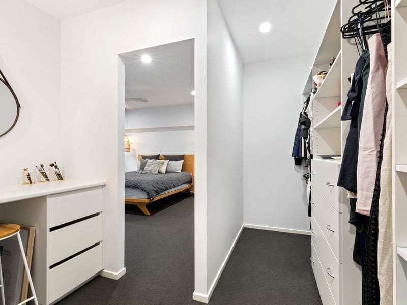 BEACHSIDE PERFECTION - CONTEMPORARY, CHIC, CUSTOMISED!