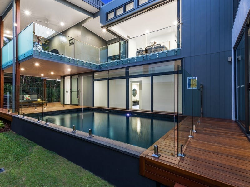 BEACHSIDE PERFECTION - CONTEMPORARY, CHIC, CUSTOMISED!