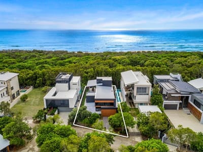 BEACHSIDE PERFECTION - CONTEMPORARY, CHIC, CUSTOMISED!