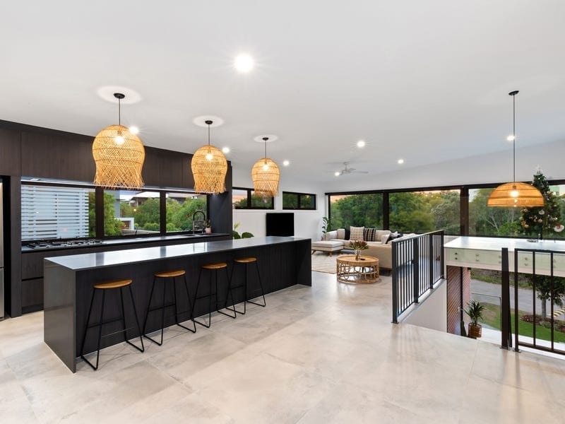 BEACHSIDE PERFECTION - CONTEMPORARY, CHIC, CUSTOMISED!