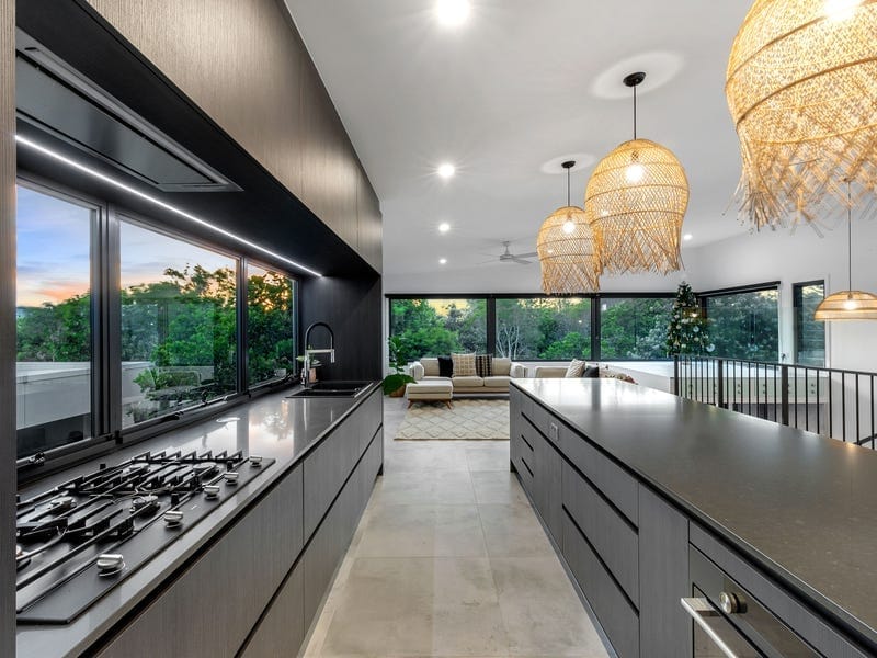 BEACHSIDE PERFECTION - CONTEMPORARY, CHIC, CUSTOMISED!