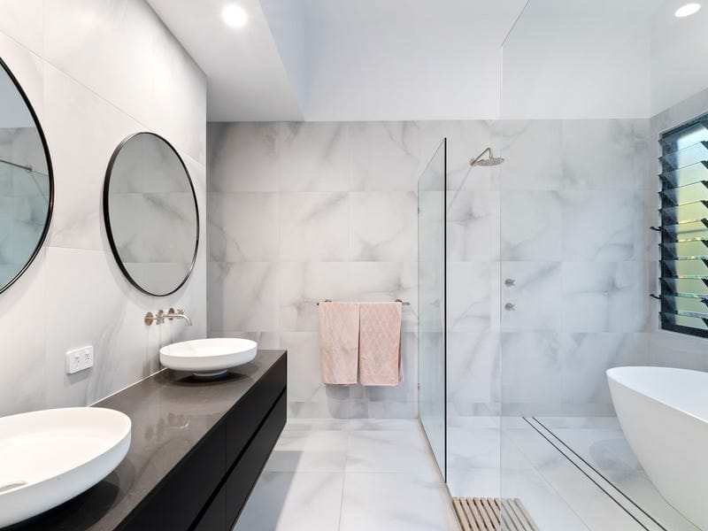 BEACHSIDE PERFECTION - CONTEMPORARY, CHIC, CUSTOMISED!