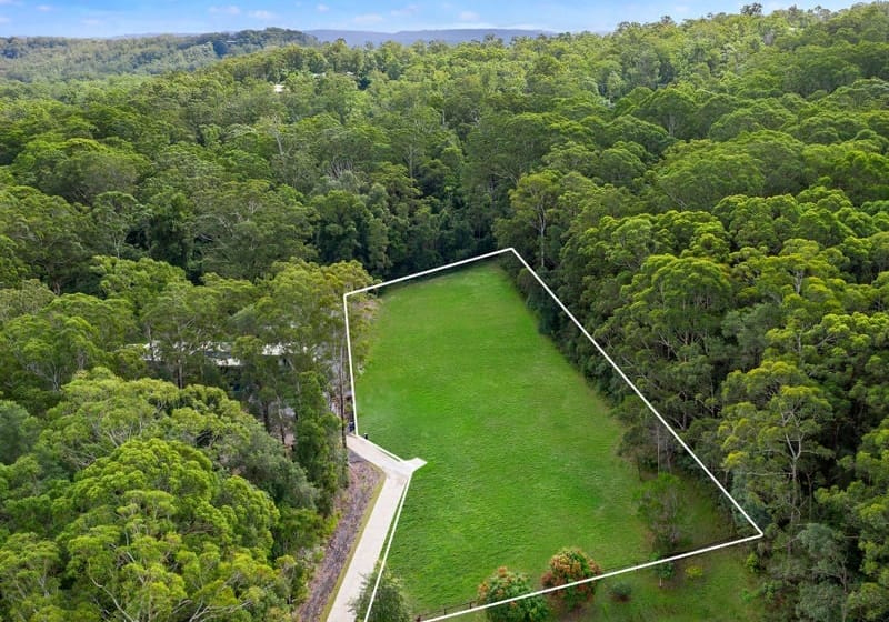 READY TO BUILD - ACREAGE SIZED BLOCK!