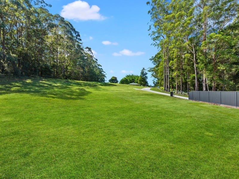 READY TO BUILD - ACREAGE SIZED BLOCK!