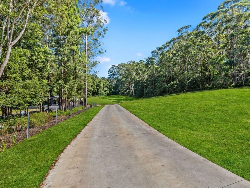READY TO BUILD - ACREAGE SIZED BLOCK!