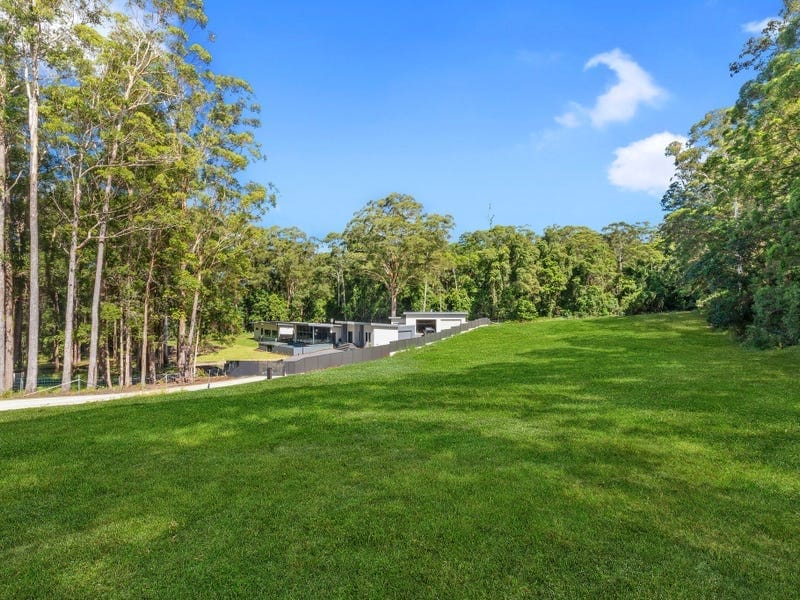 READY TO BUILD - ACREAGE SIZED BLOCK!