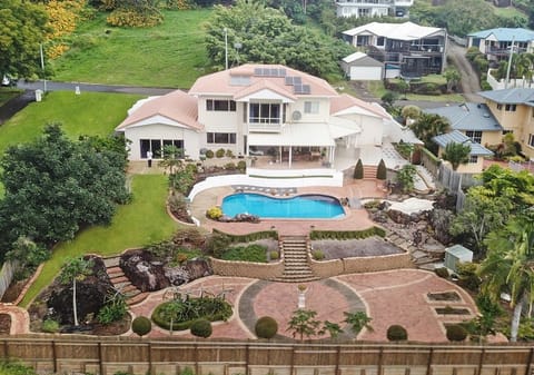 THE WHITE HOUSE ON BUDERIM