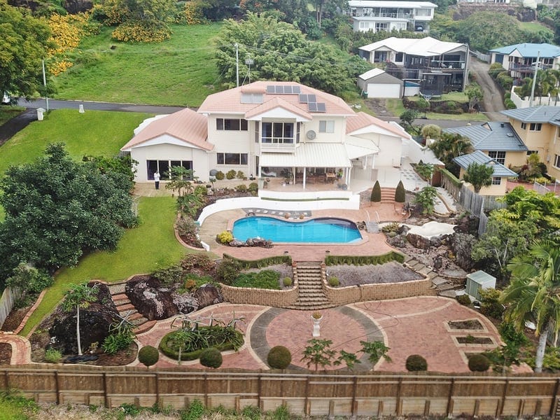 THE WHITE HOUSE ON BUDERIM
