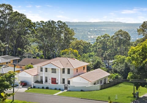 THE WHITE HOUSE ON BUDERIM