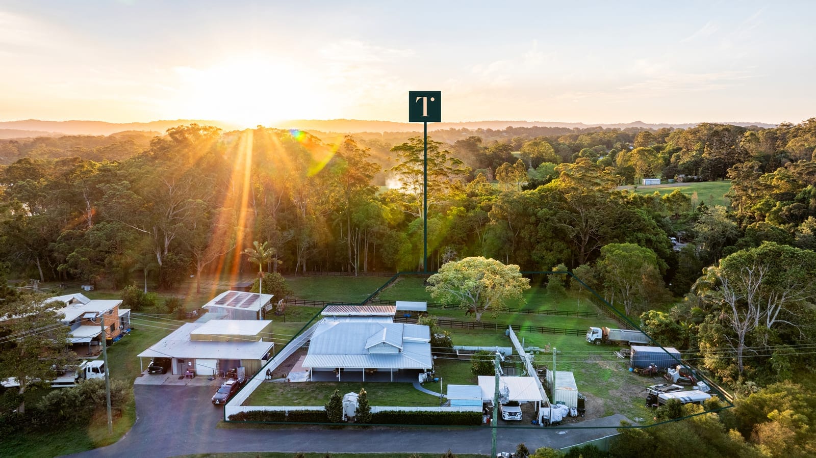 Family-Friendly Queenslander with Horse Yards & Room to Roam