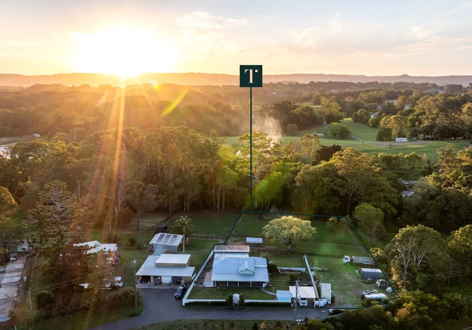 Family-Friendly Queenslander with Horse Yards & Room to Roam