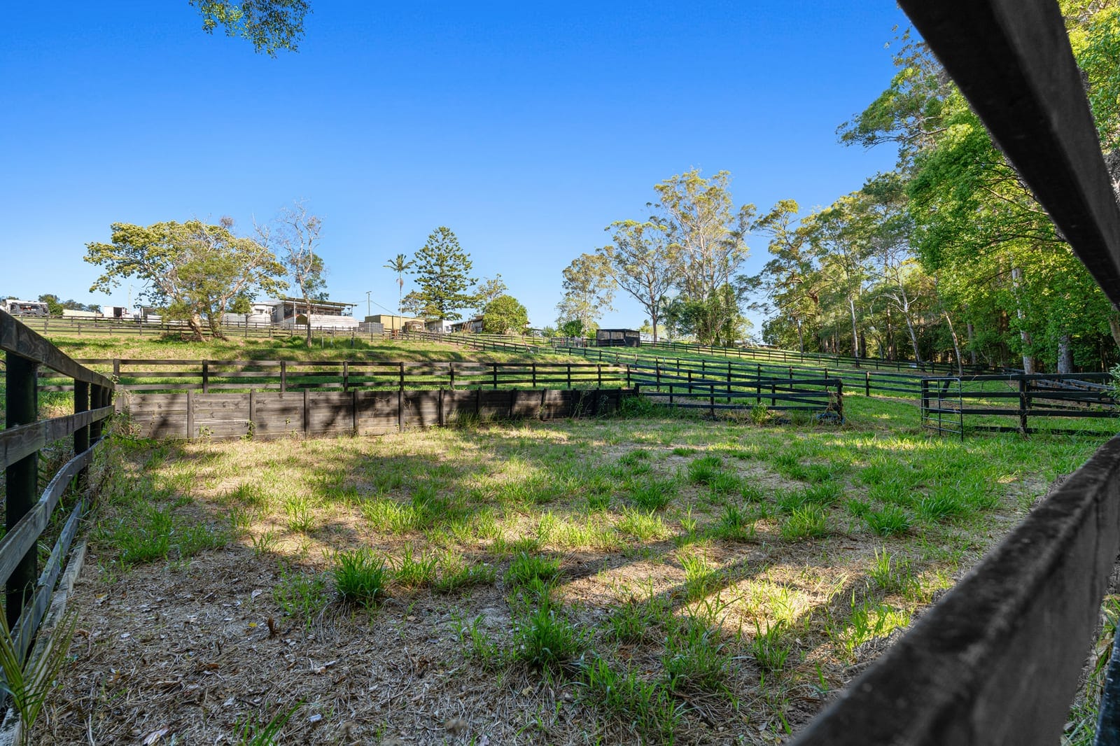 Family-Friendly Queenslander with Horse Yards & Room to Roam