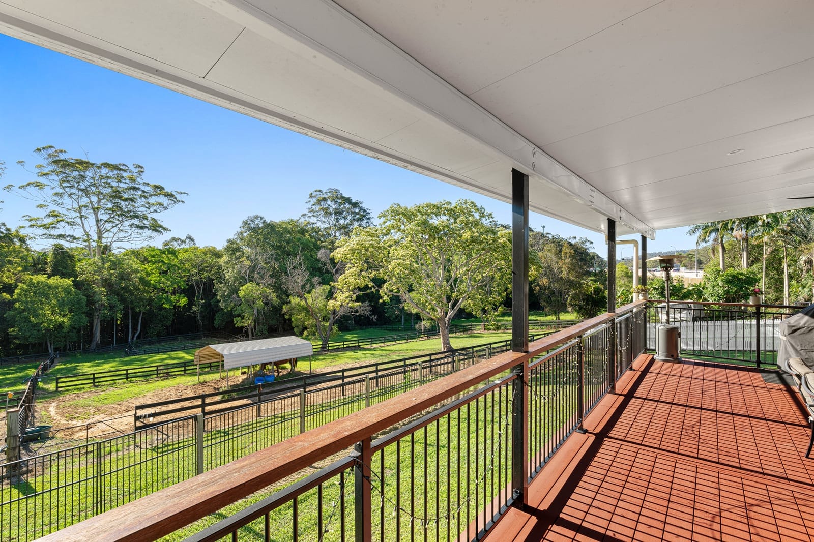 Family-Friendly Queenslander with Horse Yards & Room to Roam