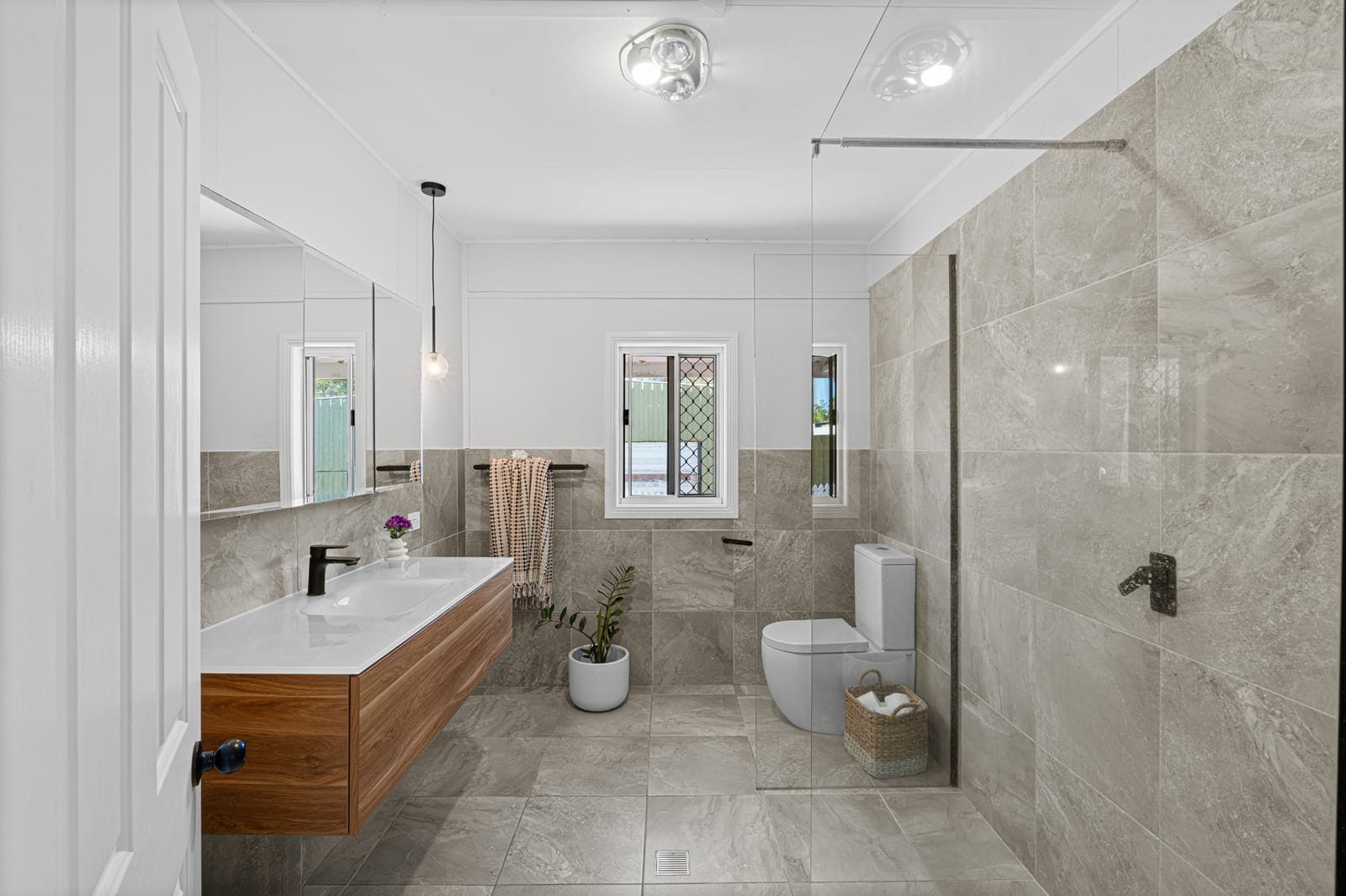 Family-Friendly Queenslander with Horse Yards & Room to Roam