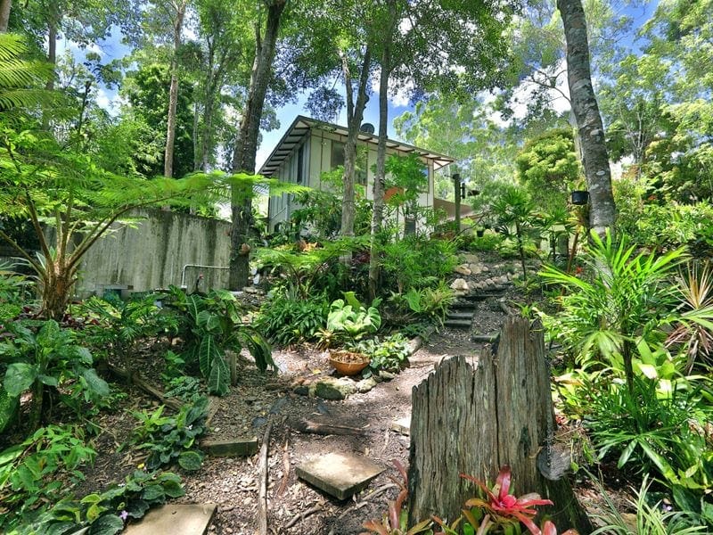 PLANTATION STYLE ON PRIVATE 1/2 ACRE - BUDERIM/MONS
