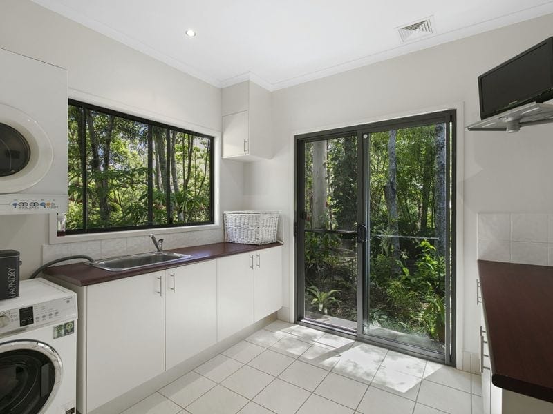 PLANTATION STYLE ON PRIVATE 1/2 ACRE - BUDERIM/MONS