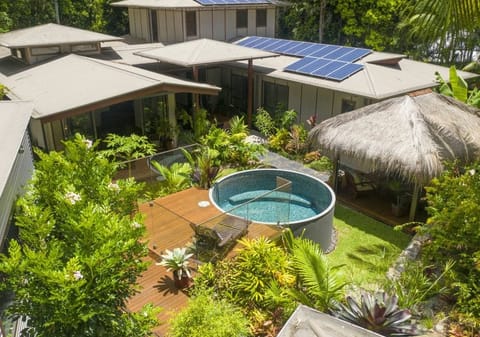 PLANTATION STYLE ON PRIVATE 1/2 ACRE - BUDERIM/MONS