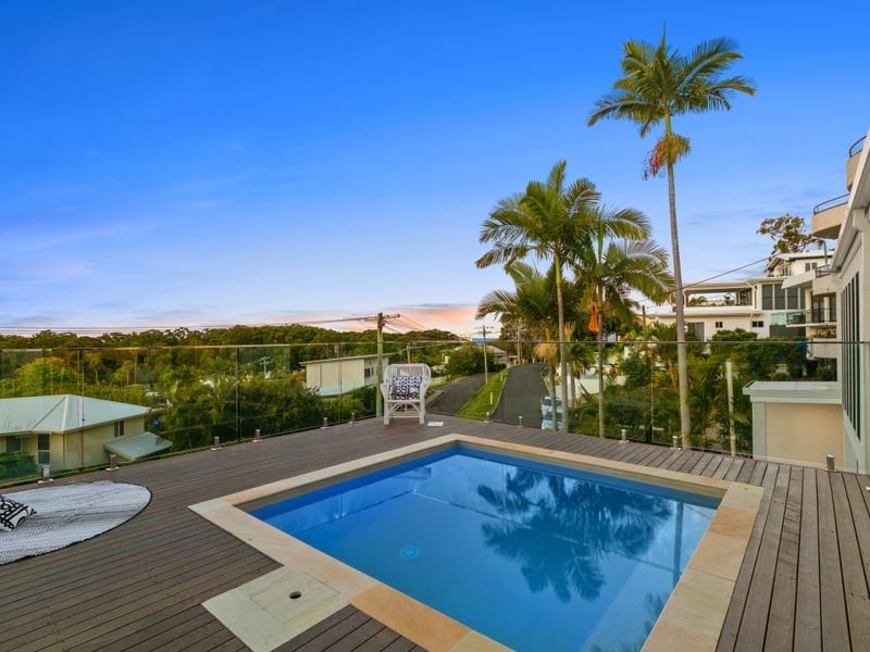 The ultimate alternative to penthouse style living - striking beach house in Alexandra Headland!