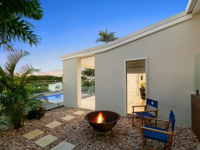 The ultimate alternative to penthouse style living - striking beach house in Alexandra Headland!