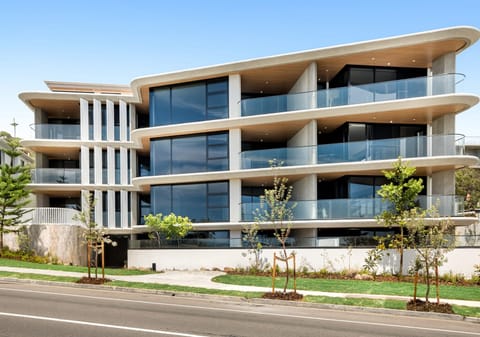 Luxurious Ocean Front Unit By Mosaic!