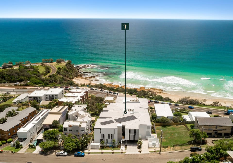Luxurious Ocean Front Unit By Mosaic!