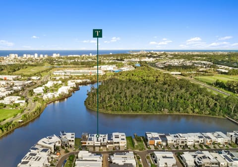 Effortless, Elegant, Waterfront Living!