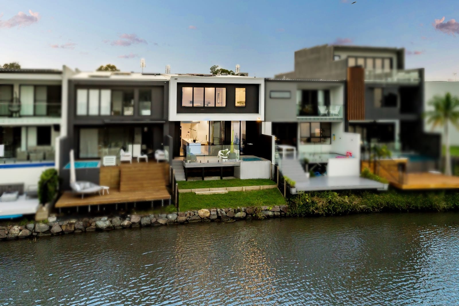 Effortless, Elegant, Waterfront Living!